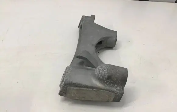 Toyota RAV 4 (XA50) Engine mounting bracket
