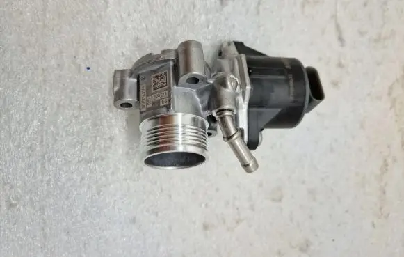 Mercedes-Benz C W205 EGR valve A6541405700