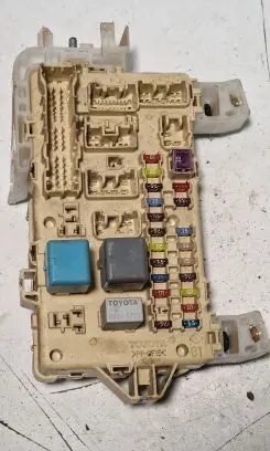 Toyota Corolla Verso E121 Fuse module 892210F030 218023777 04043014592602