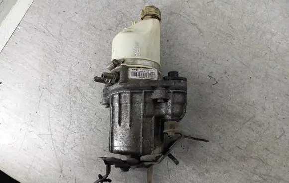 Opel Zafira B Power steering pump 131928977625955145