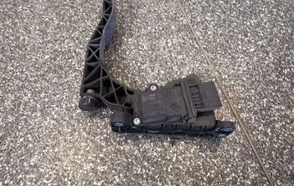 Audi A6 S6 C6 4F Accelerator throttle pedal 4F1723523A