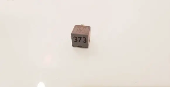 Volkswagen PASSAT B5 Other relay 8D0951253A