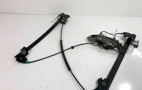 Land Rover Freelander Front door window regulator with motor