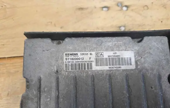 Citroen C5 Engine control unit/module S118230012 9636742280 9647054880