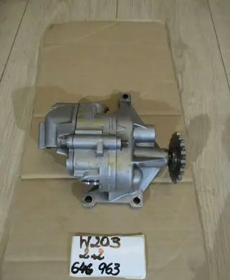 Mercedes-Benz C W203 Oil pump 