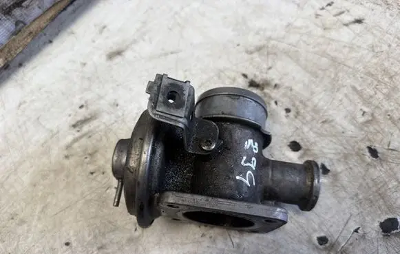 BMW 3 E46 EGR valve 7785452