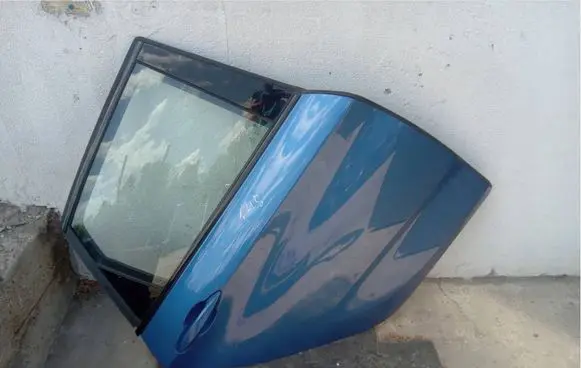 BMW 2 F46 Rear door