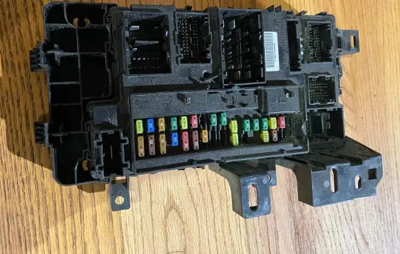 Ford Mustang VI Fuse module hr3t15604 HR3T15604 A2C7577520100