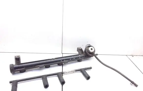 Volkswagen New Beetle Fuel main line pipe 037133317 0280160557