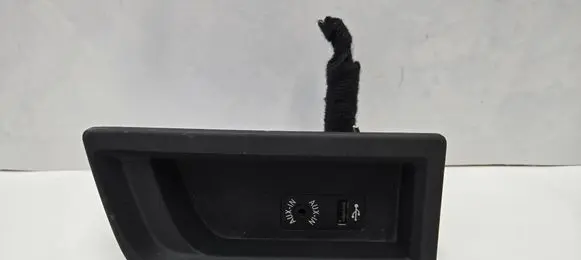 BMW 4 F32 F33 AUX in-socket connector 9207357 105026812 58450710