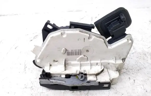 Skoda Yeti (5L) Front door lock 5K2837015B