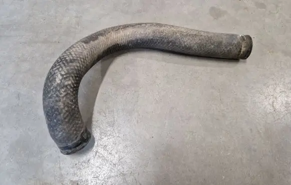 Engine coolant pipe/hose