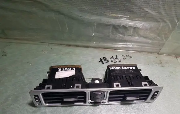 Land Rover Range Rover L322 Dashboard side air vent grill/cover trim