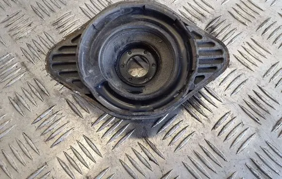 Honda CR-V Coil spring mount 