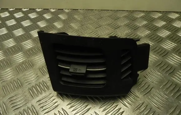 Toyota Prius (XW30) Rear air vent grill 5566047030 T4041