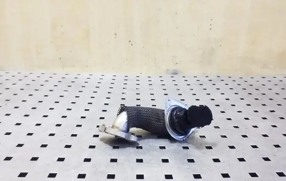 Ford Kuga II EGR valve line/pipe/hose 9687200880