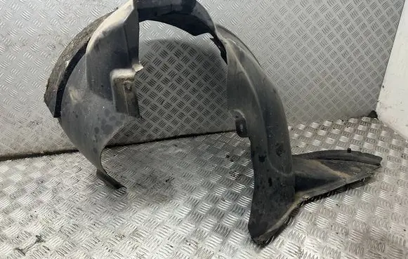 Front wheel arch liner splash guards
