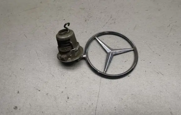 Mercedes-Benz C W202 Manufacturer badge logo/emblem 