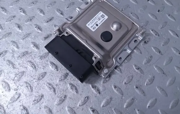 KIA Ceed Adblue control unit 296102U210