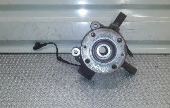 Renault Clio III Front wheel hub spindle knuckle 