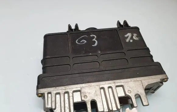 Volkswagen Golf III Engine control unit/module 8A0907311G 0261203200 0261203201