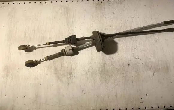Opel Insignia A Gear shift cable linkage 55596503