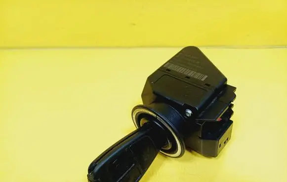 Mercedes-Benz E W210 Ignition lock 2105450008