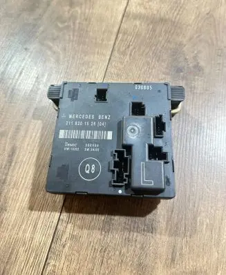 Mercedes-Benz E W211 Door control unit/module 2118201526 356805