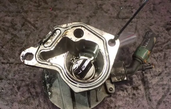 Volvo S40, V40 Vacuum pump
