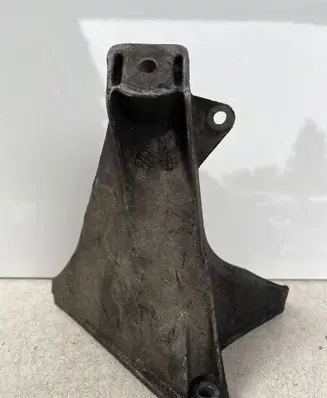 Volkswagen PASSAT B5 Engine mounting bracket 8D0199308L