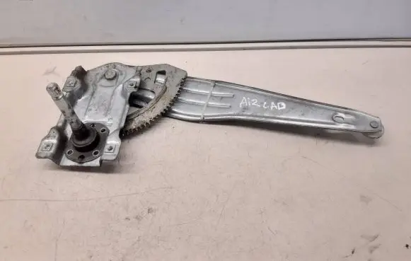 Rear door manual window regulator