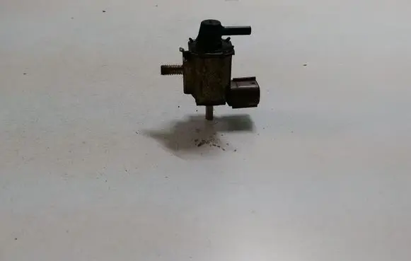 Mitsubishi Pajero Vacuum valve K5T48271