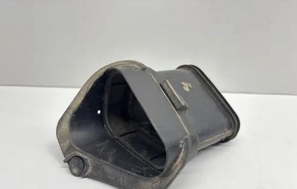 Opel Insignia A Air intake duct part 13325924 94058PS