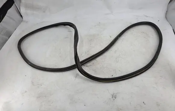 BMW 5 E34 Front door rubber seal
