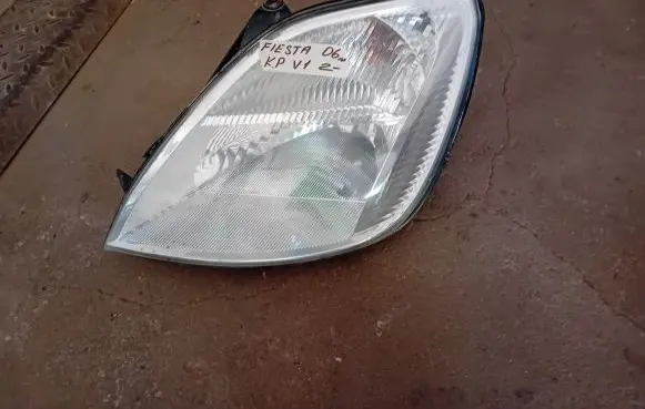 Ford Fiesta Headlight/headlamp