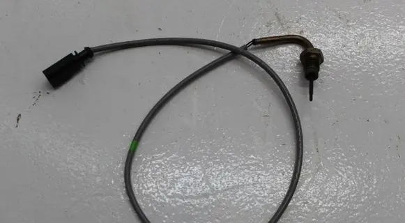 Volkswagen Arteon Exhaust gas temperature sensor 04L906088BL