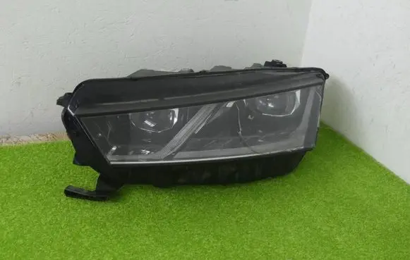 Skoda Octavia Mk4 Headlight/headlamp 5e4941015a