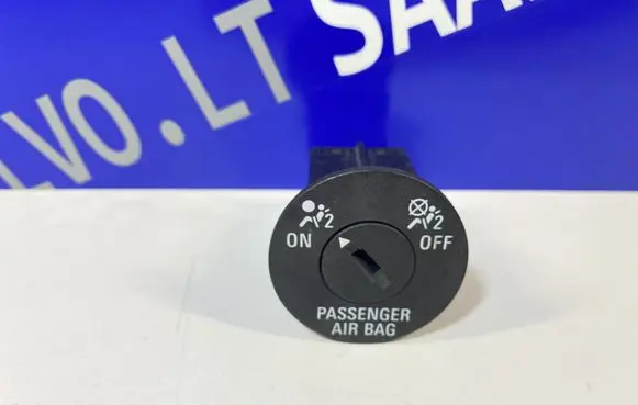 Passenger airbag on/off switch