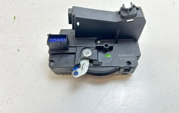 Renault Trafic II (X83) Front door lock 91166234