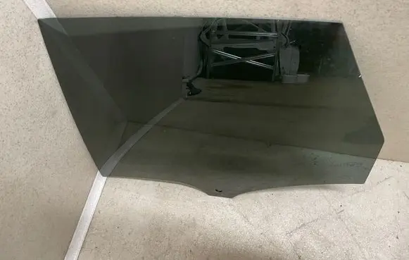 Porsche Macan (95B) Rear door window glass 95B845205A