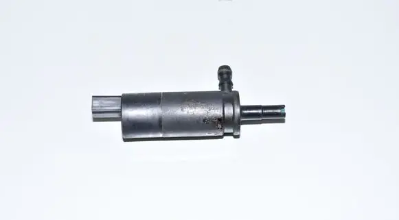 BMW 5 E39 Headlight washer pump 8377613