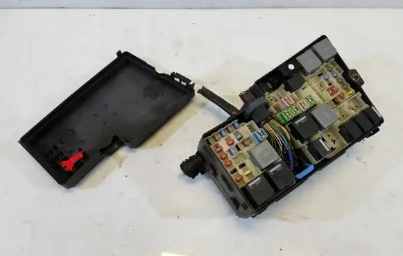 Ford C-MAX II Fuse box set