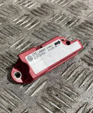 Volkswagen Golf IV Airbag deployment crash/impact sensor 1J0909606D 41990413 5WK42350