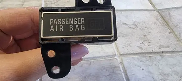 Mitsubishi Grandis Passenger airbag on/off switch R3311
