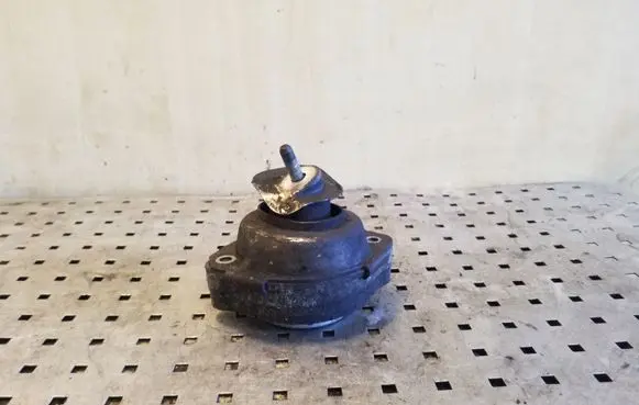 BMW X3 E83 Engine mount bracket