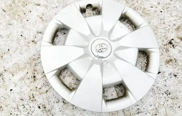Toyota Corolla E140 E150 R15 wheel hub/cap/trim a047a