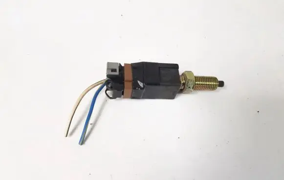 Subaru Impreza I Brake pedal sensor switch