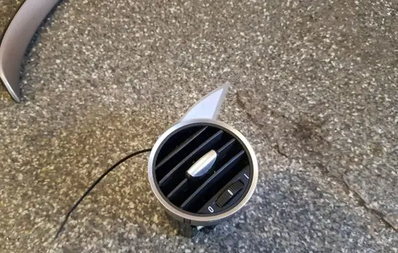 Alfa Romeo 159 Dash center air vent grill