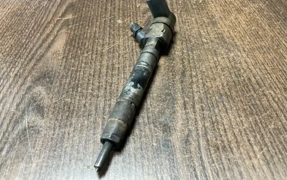 Mercedes-Benz Sprinter W901 W902 W903 W904 Fuel injector 6110701687 0445110190