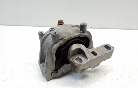 Volkswagen Jetta VI Engine mount bracket 1K0199262
